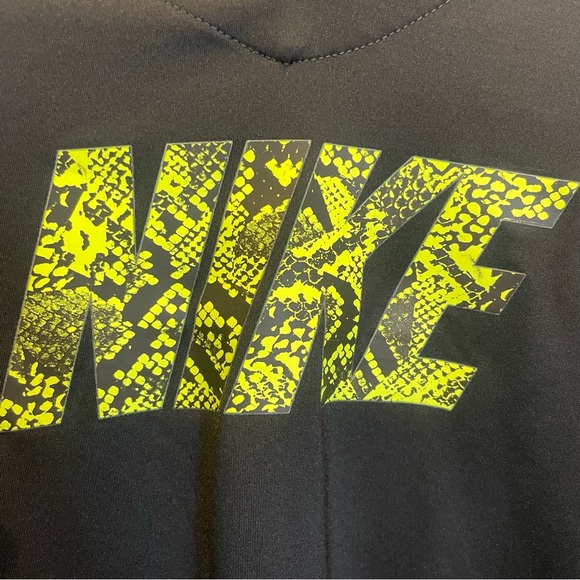 Nike Pro Women’s Dri-FIT V-Neck - Picture 2 of 9